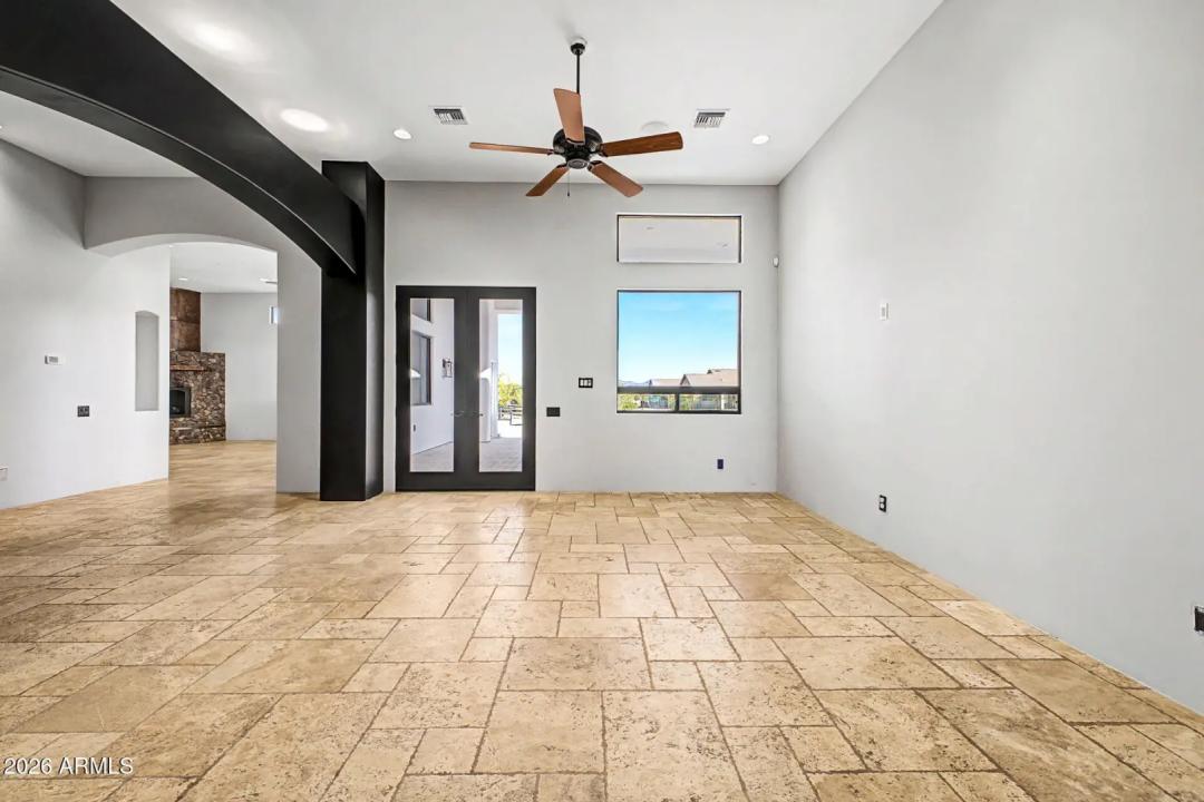 Real Estate Picture 15