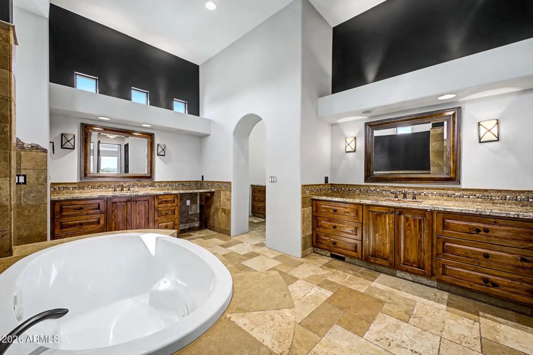 Real Estate Picture 22