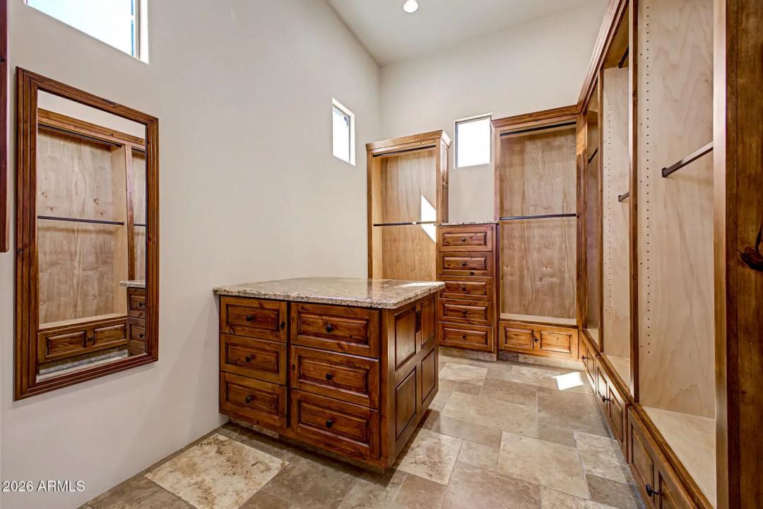 Real Estate Picture 24