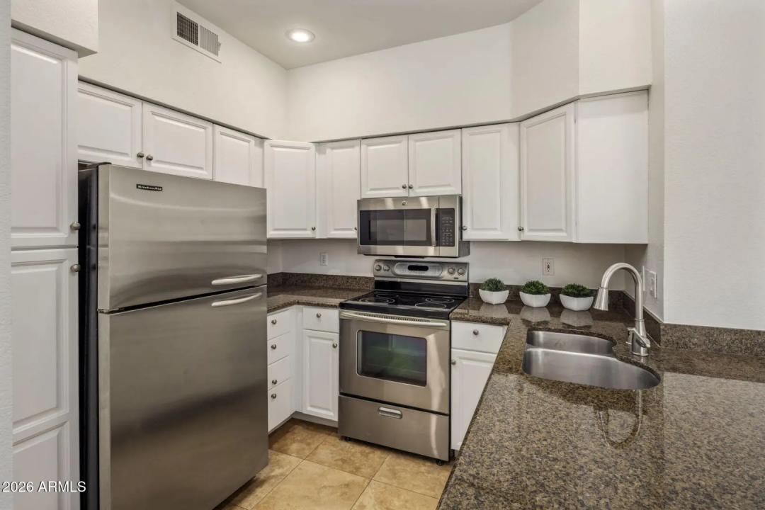 Real Estate Picture 3