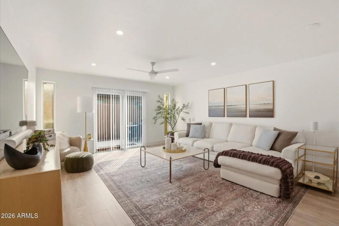 Real Estate Picture 4