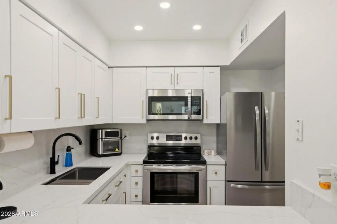 Real Estate Picture 7