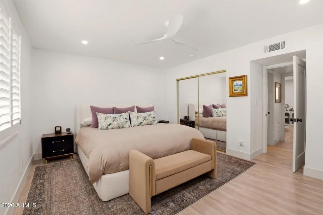 Real Estate Picture 8