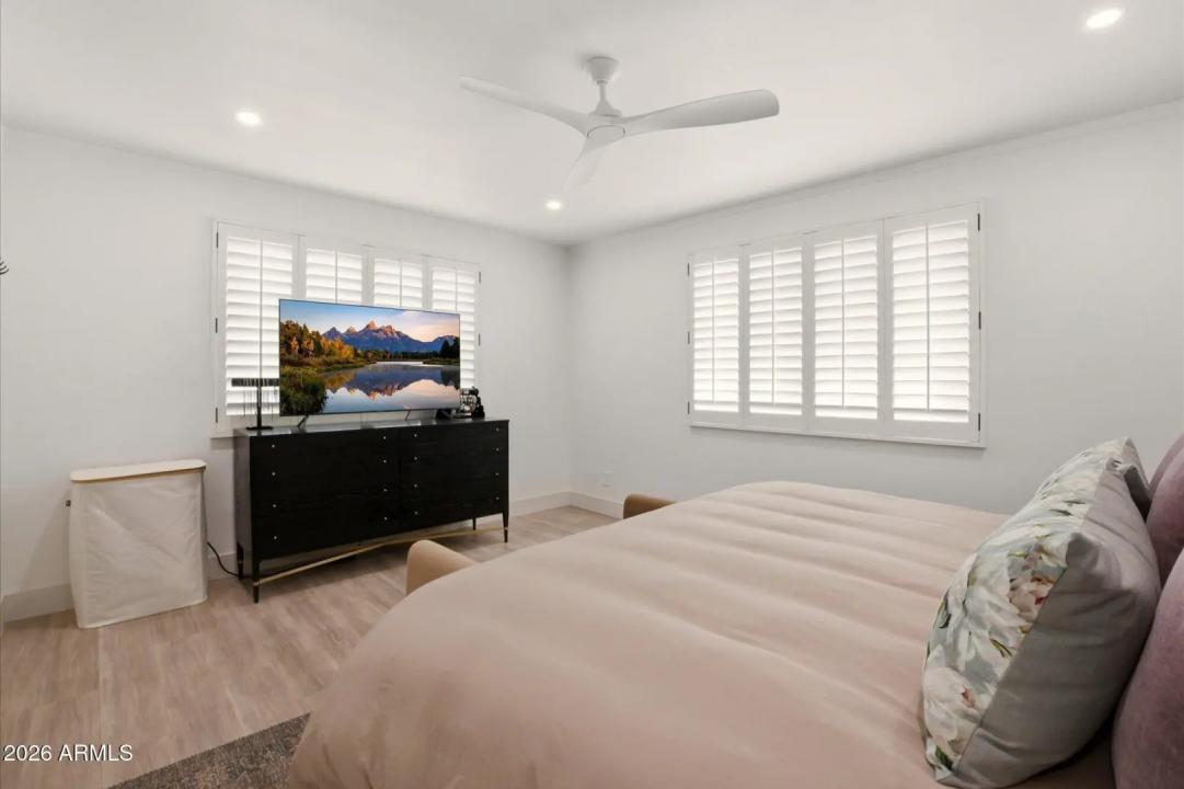 Real Estate Picture 11