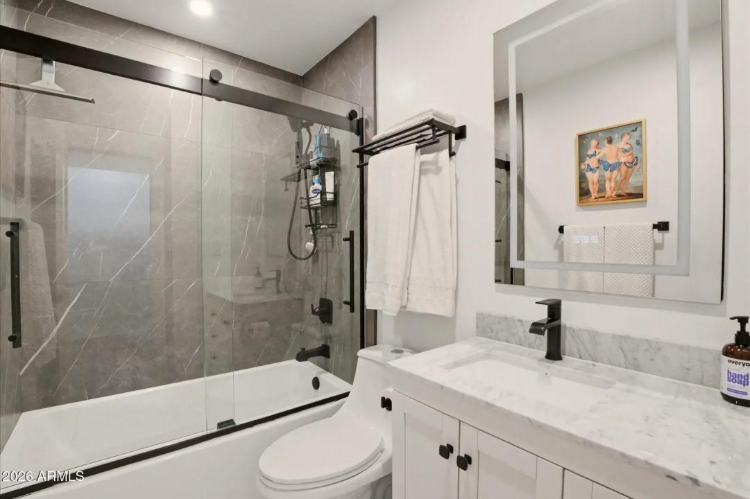 Real Estate Picture 12