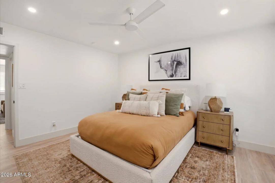 Real Estate Picture 14