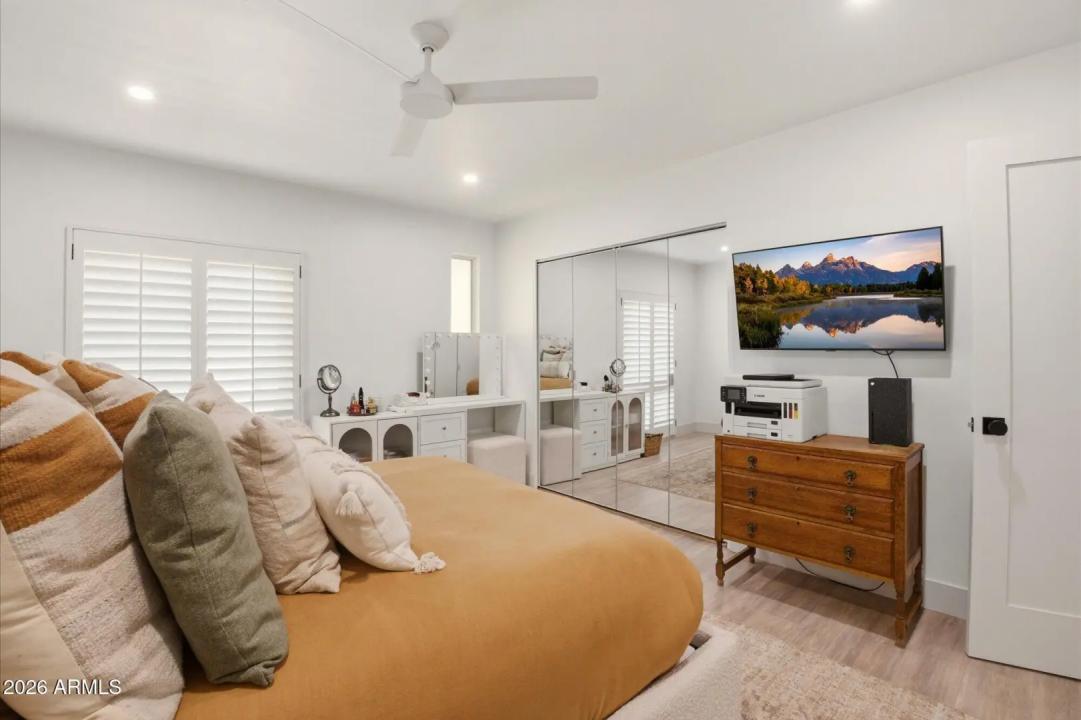 Real Estate Picture 16