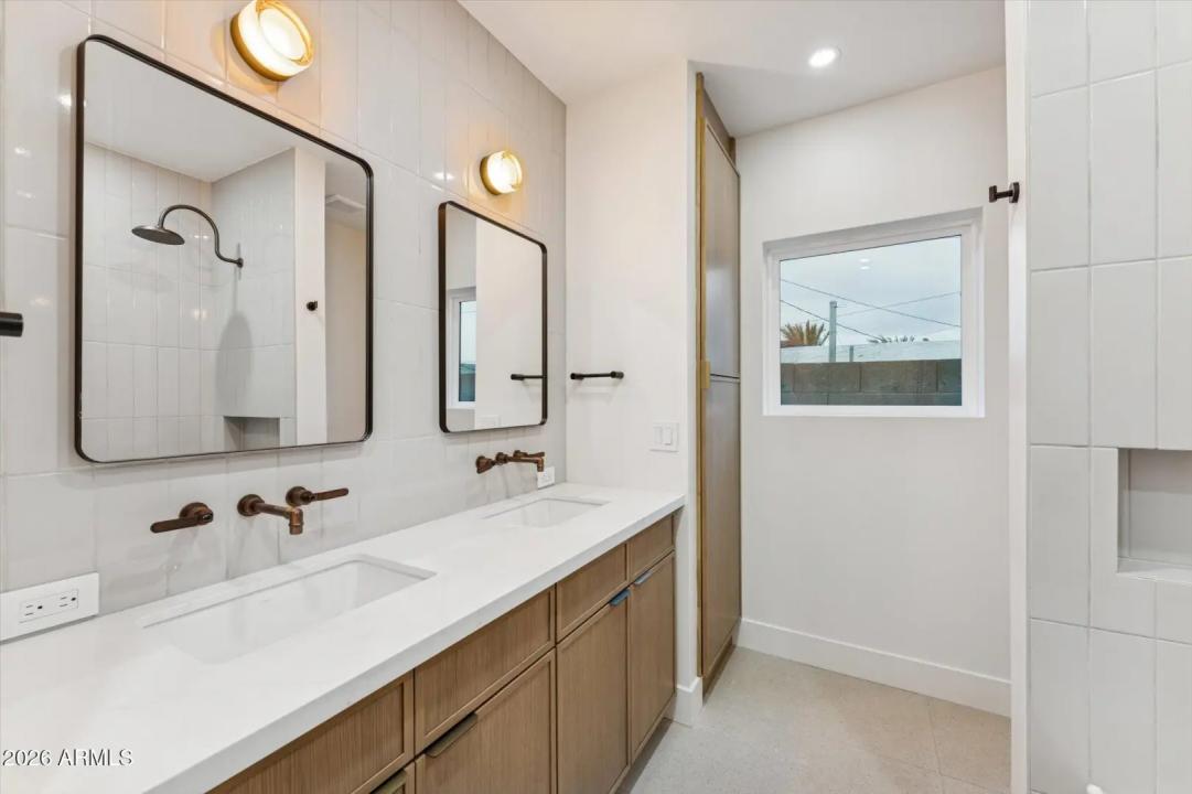 Real Estate Picture 8