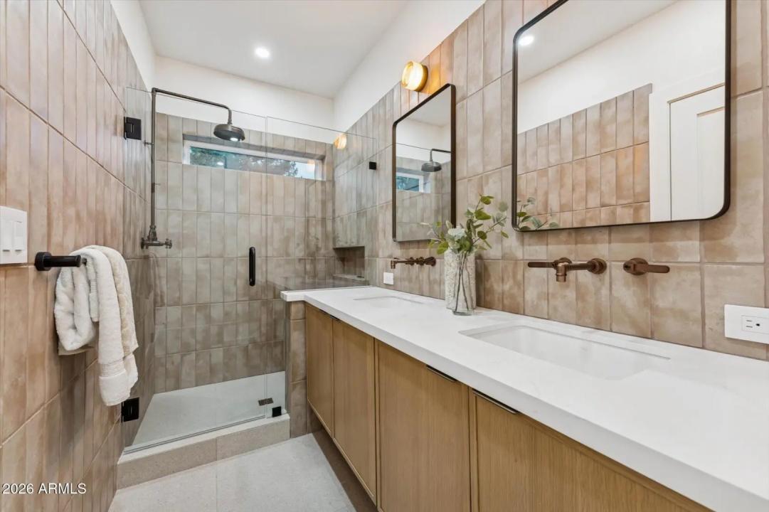 Real Estate Picture 7