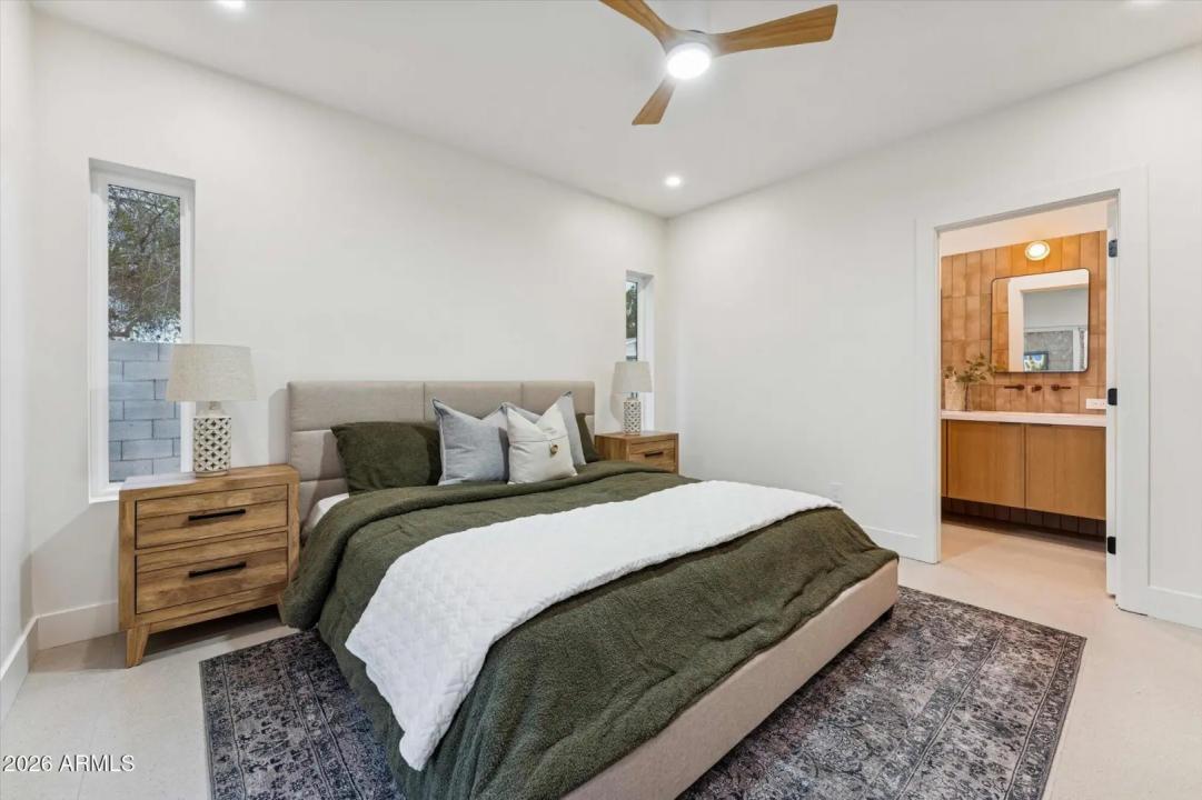 Real Estate Picture 6