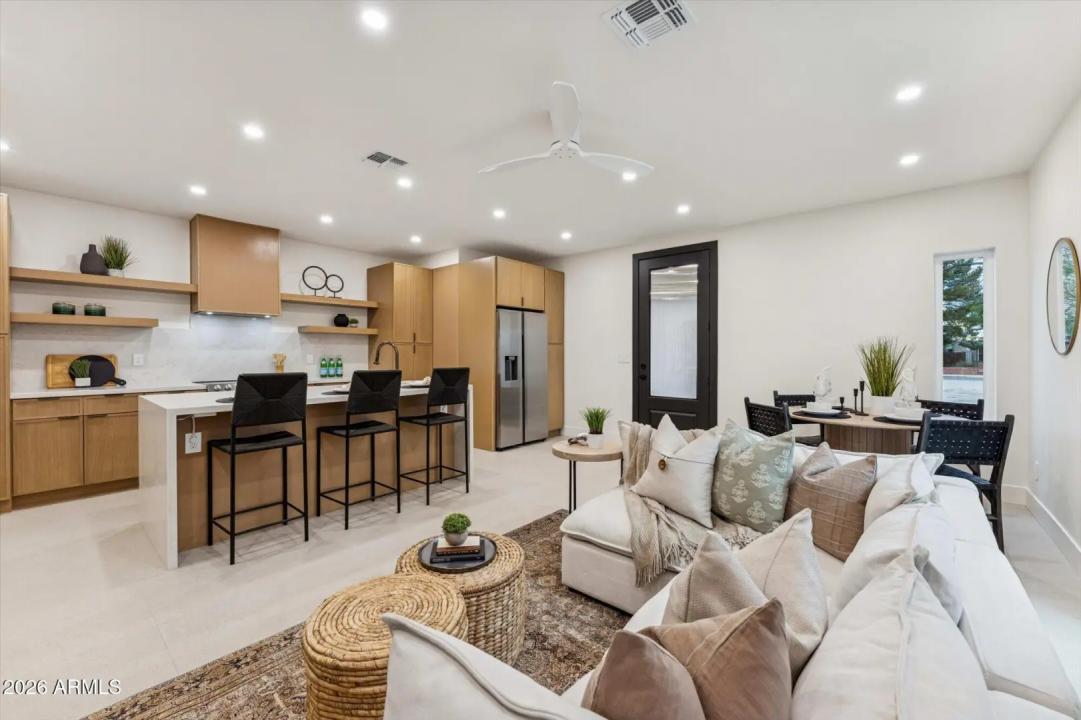 Real Estate Picture 5