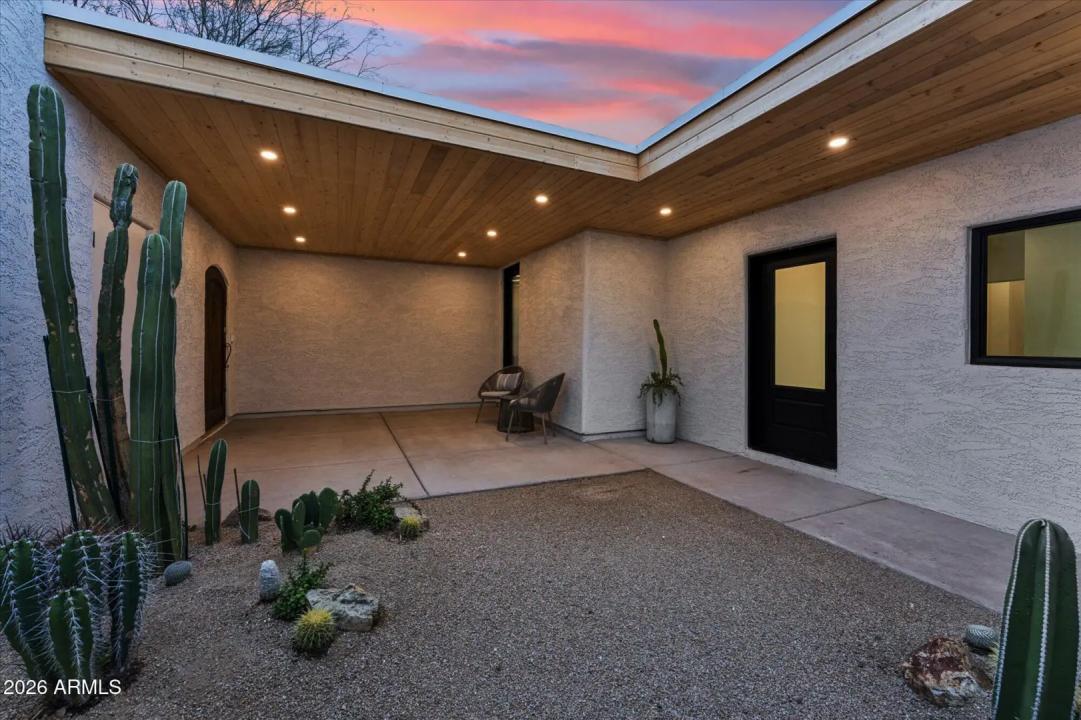 Real Estate Picture 3