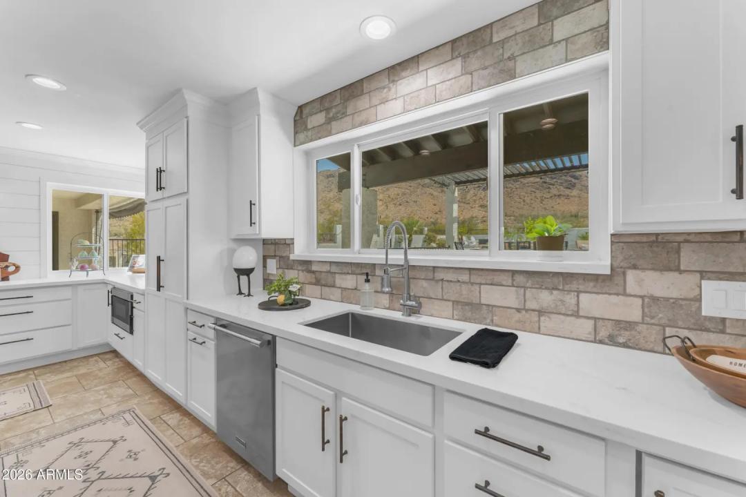 Real Estate Picture 25
