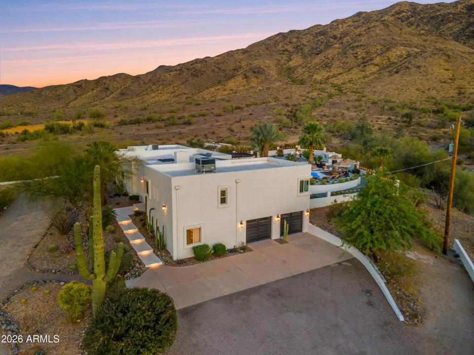 Real Estate Picture 4
