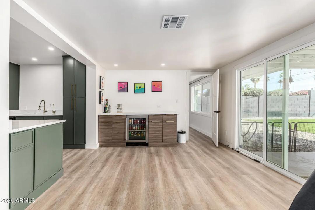 Real Estate Picture 7