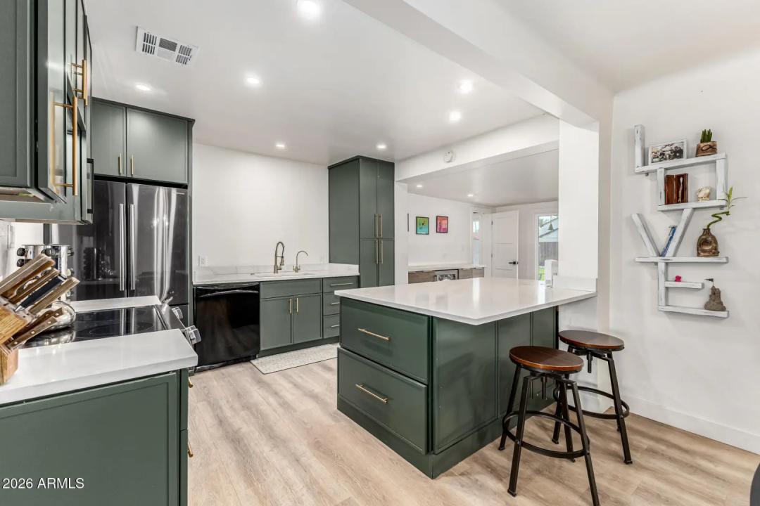 Real Estate Picture 9