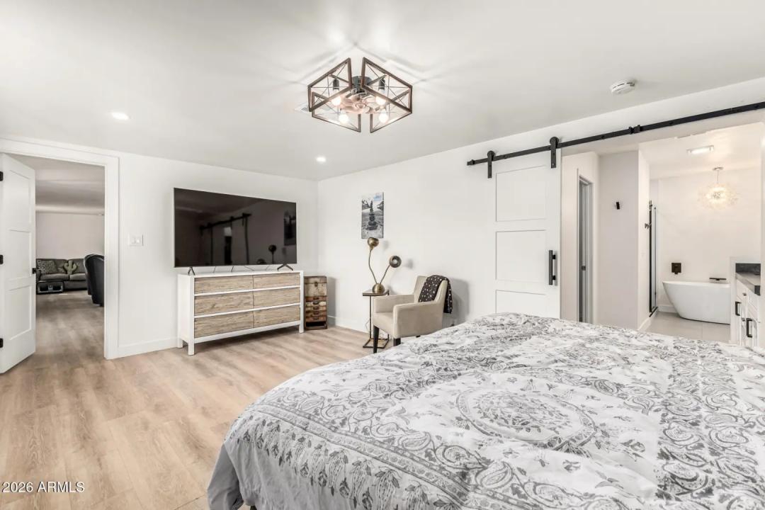 Real Estate Picture 14