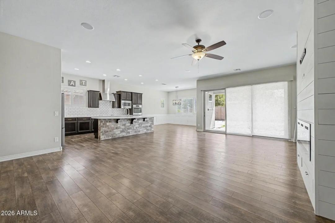 Real Estate Picture 17