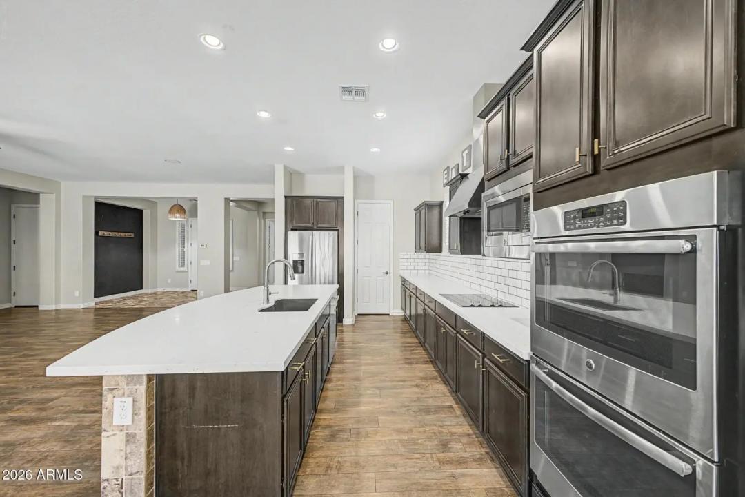 Real Estate Picture 9