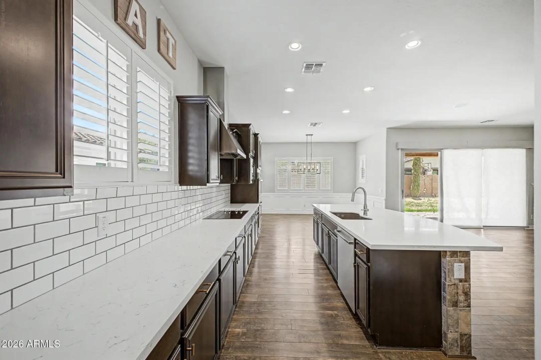 Real Estate Picture 10