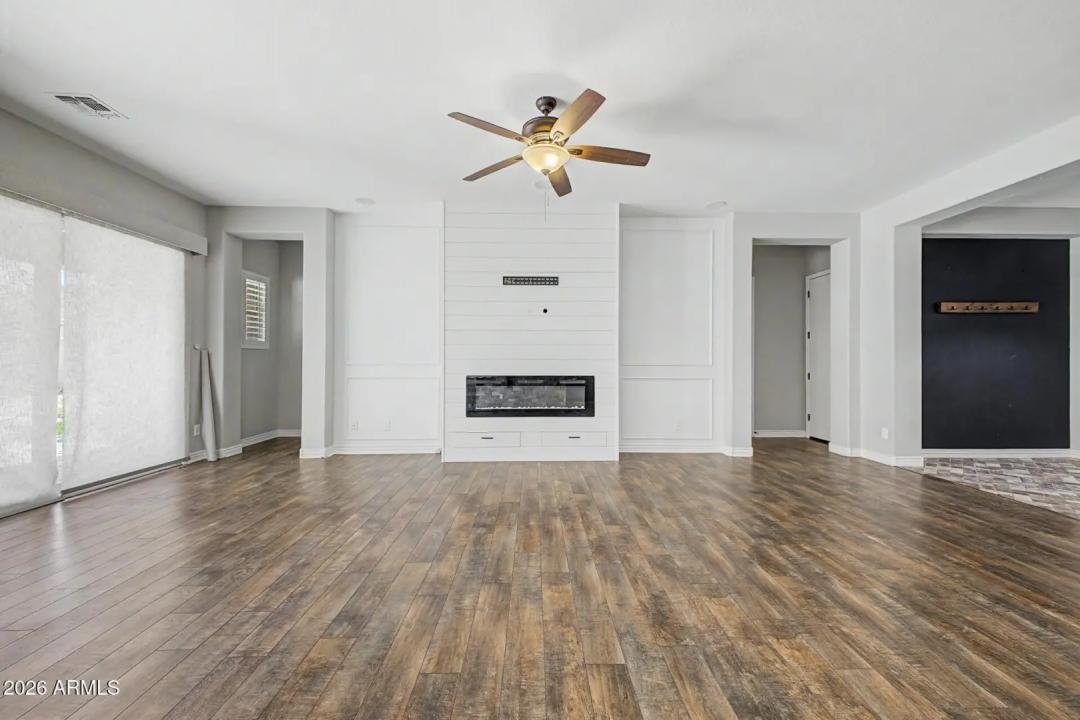 Real Estate Picture 14