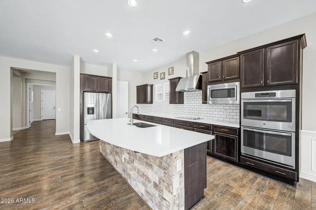 Real Estate Picture 8
