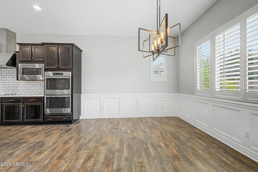 Real Estate Picture 11