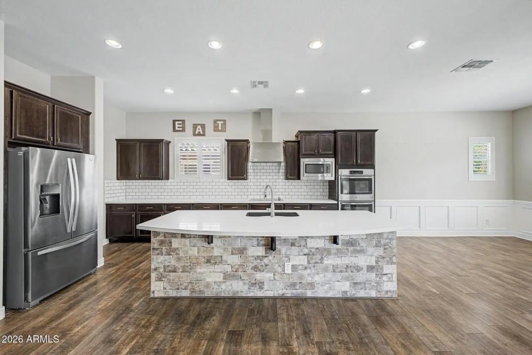 Real Estate Picture 2