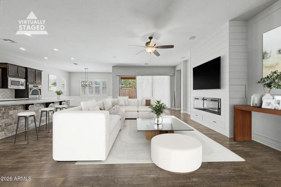 Real Estate Picture 3