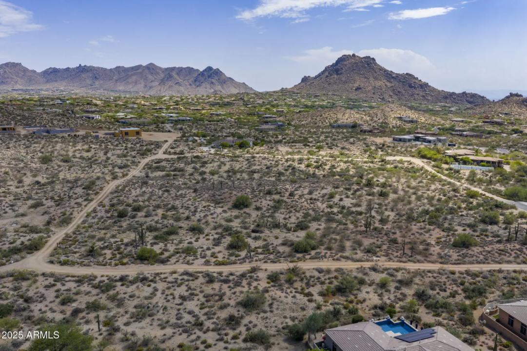 Real Estate Picture 14