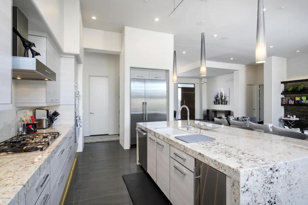 Real Estate Picture 10