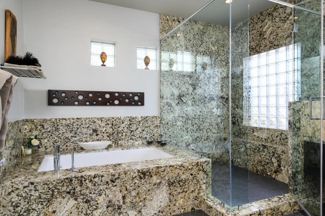 Real Estate Picture 23