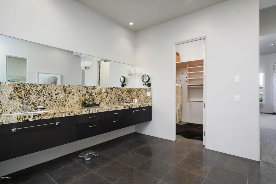 Real Estate Picture 24