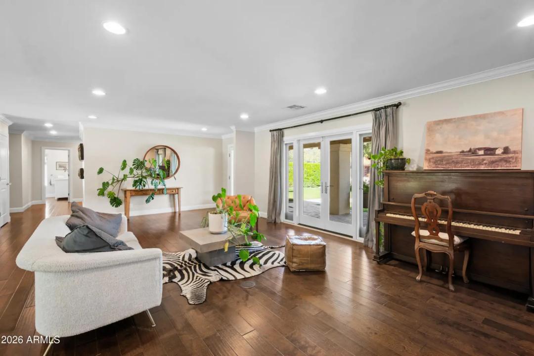 Real Estate Picture 4