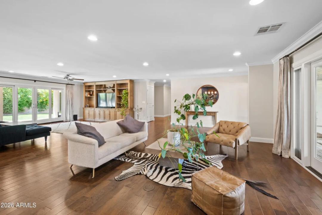 Real Estate Picture 5