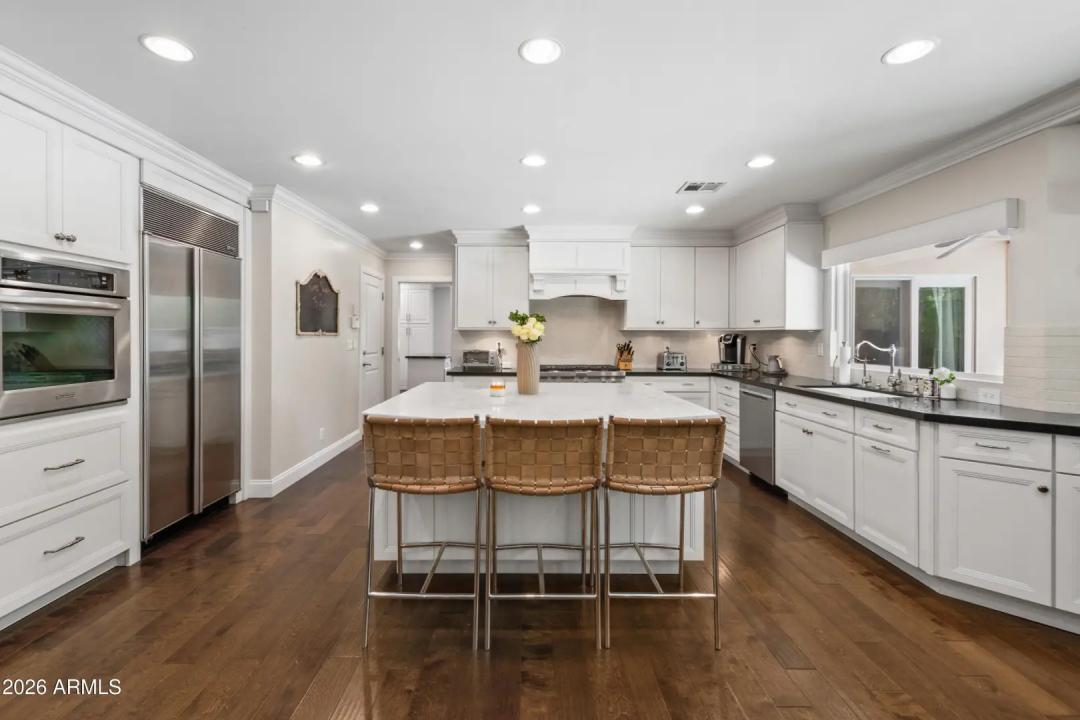 Real Estate Picture 8