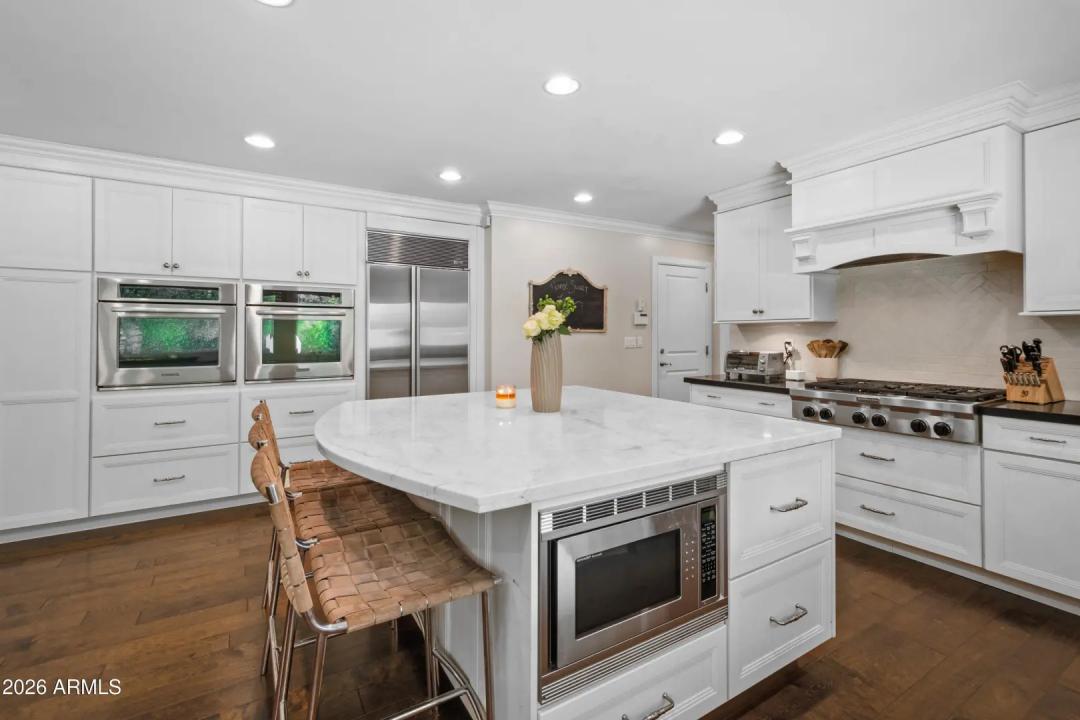 Real Estate Picture 9