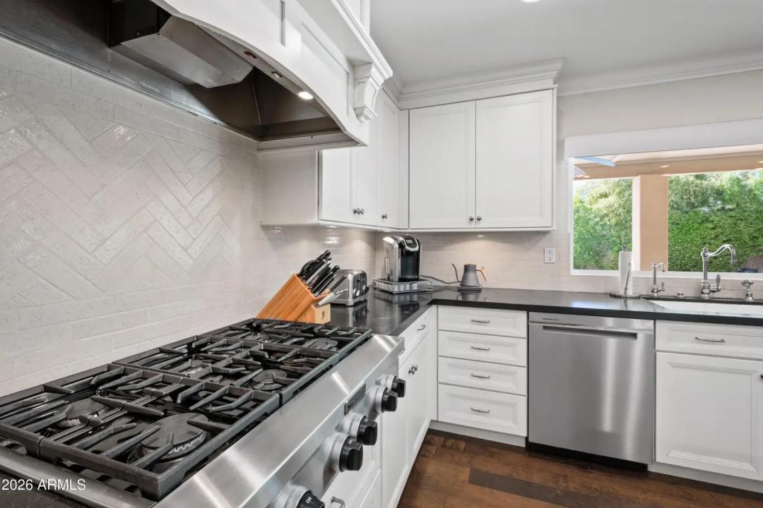 Real Estate Picture 10