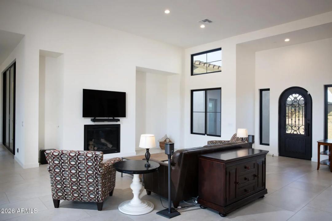 Real Estate Picture 3