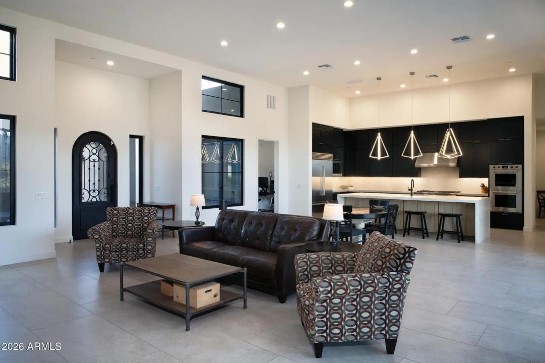 Real Estate Picture 4