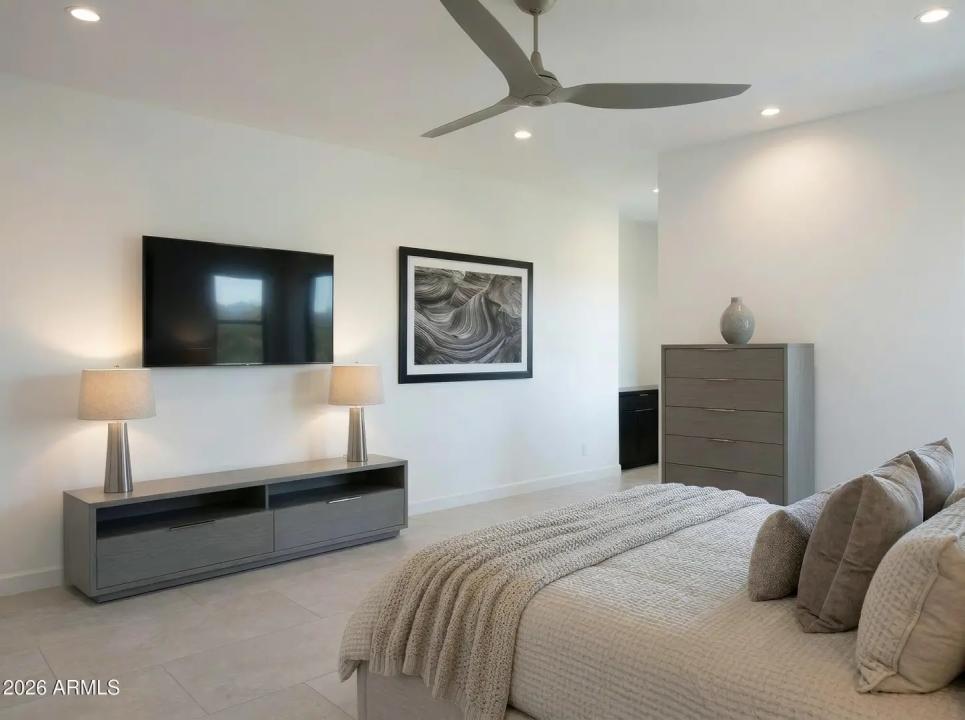 Real Estate Picture 12