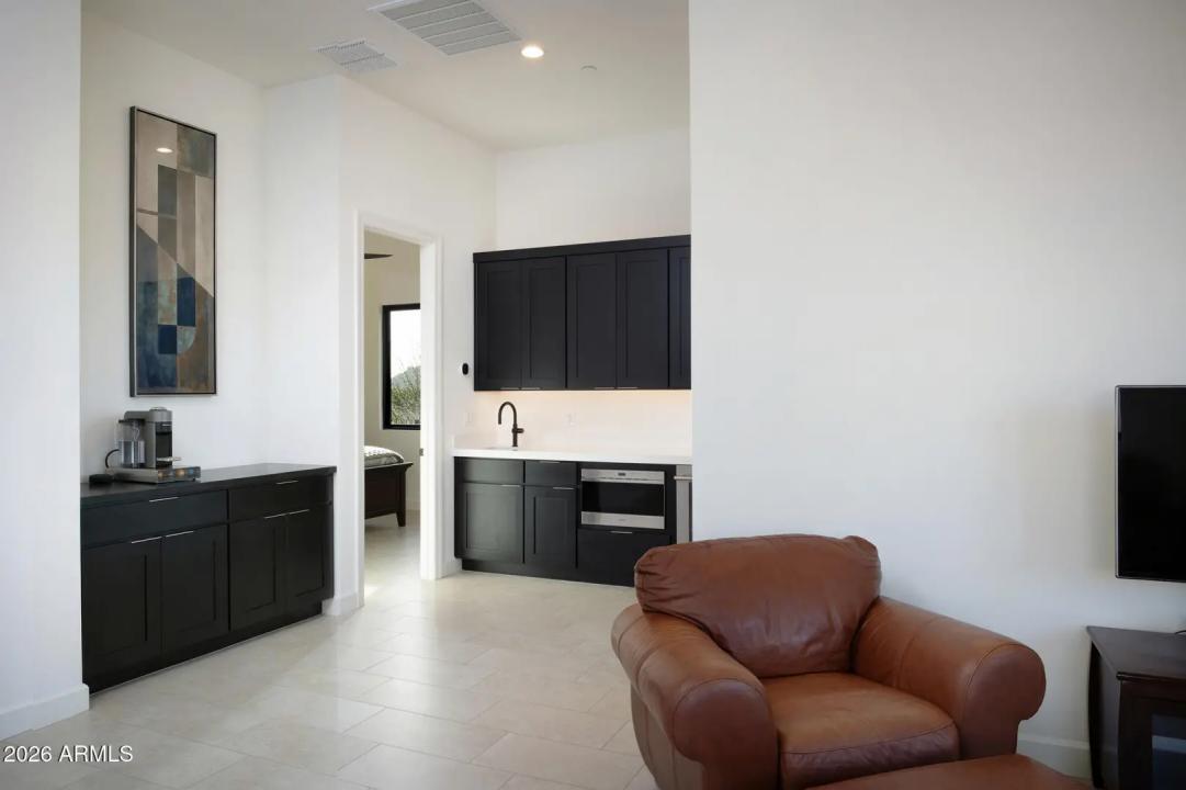 Real Estate Picture 24