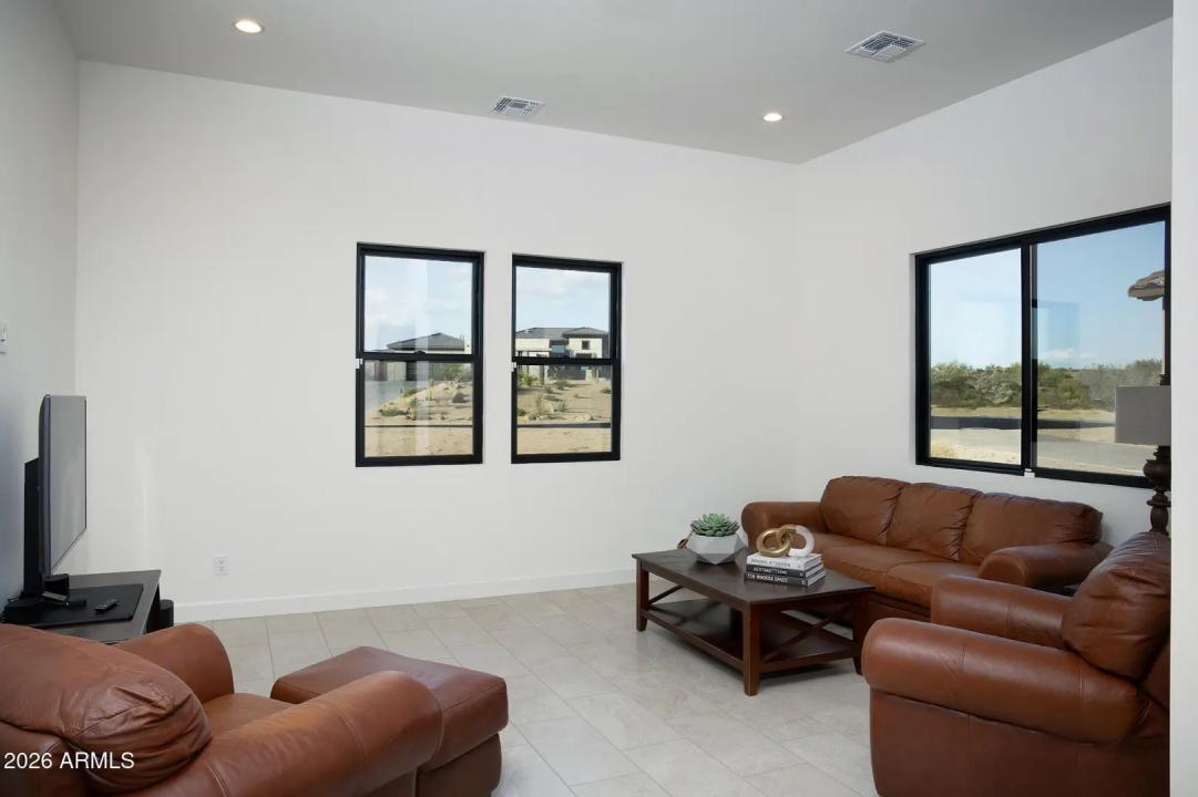 Real Estate Picture 25