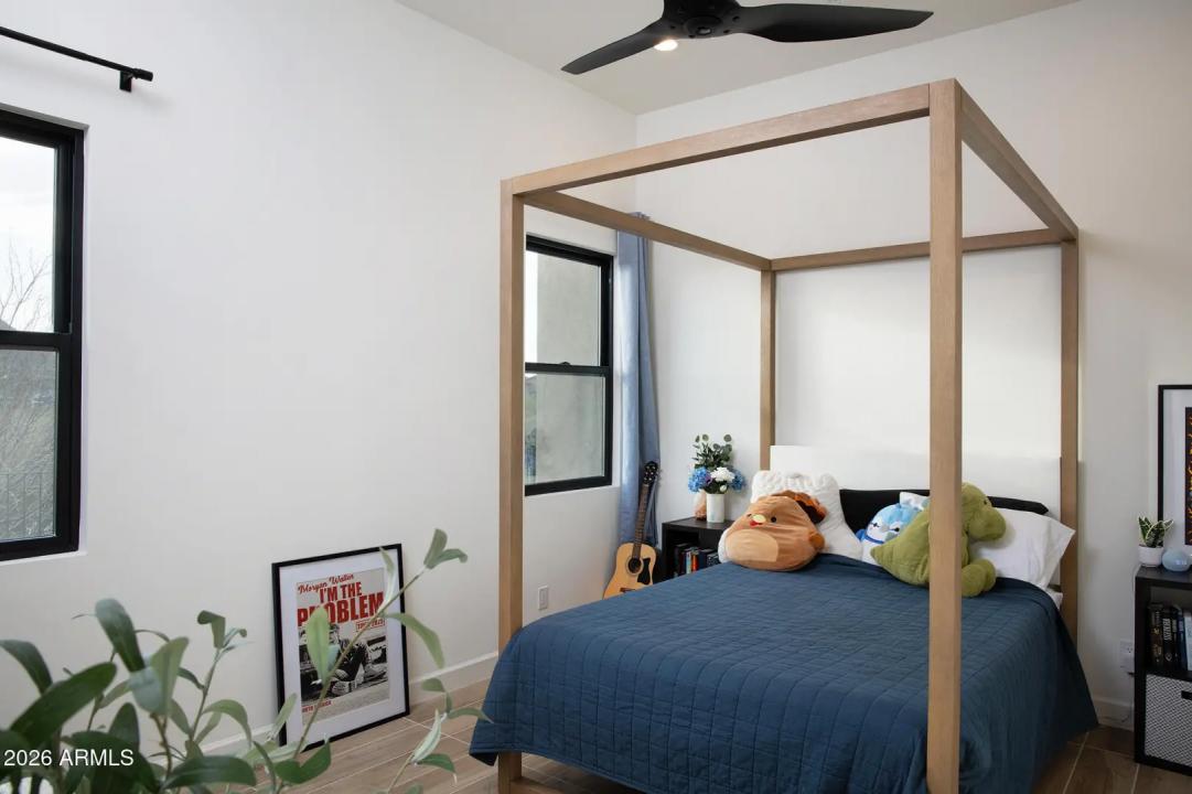 Real Estate Picture 22