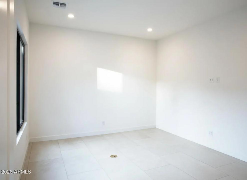 Real Estate Picture 15