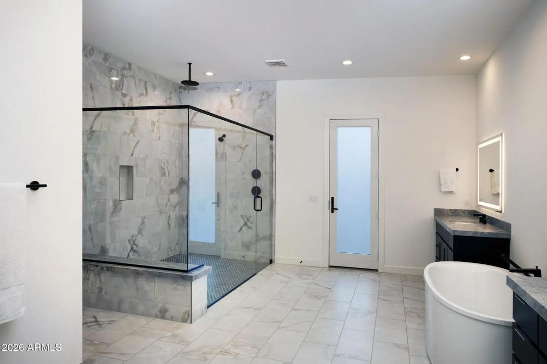 Real Estate Picture 18