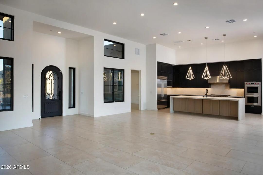 Real Estate Picture 4