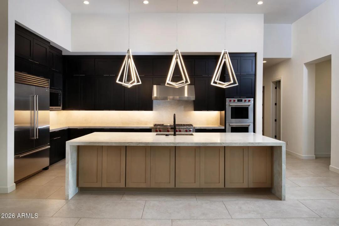 Real Estate Picture 8