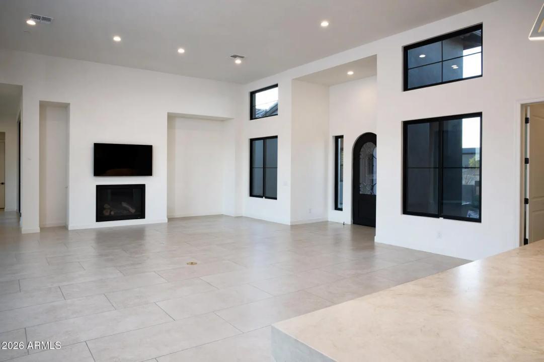Real Estate Picture 5