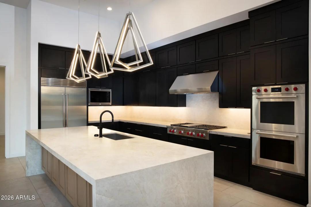 Real Estate Picture 7